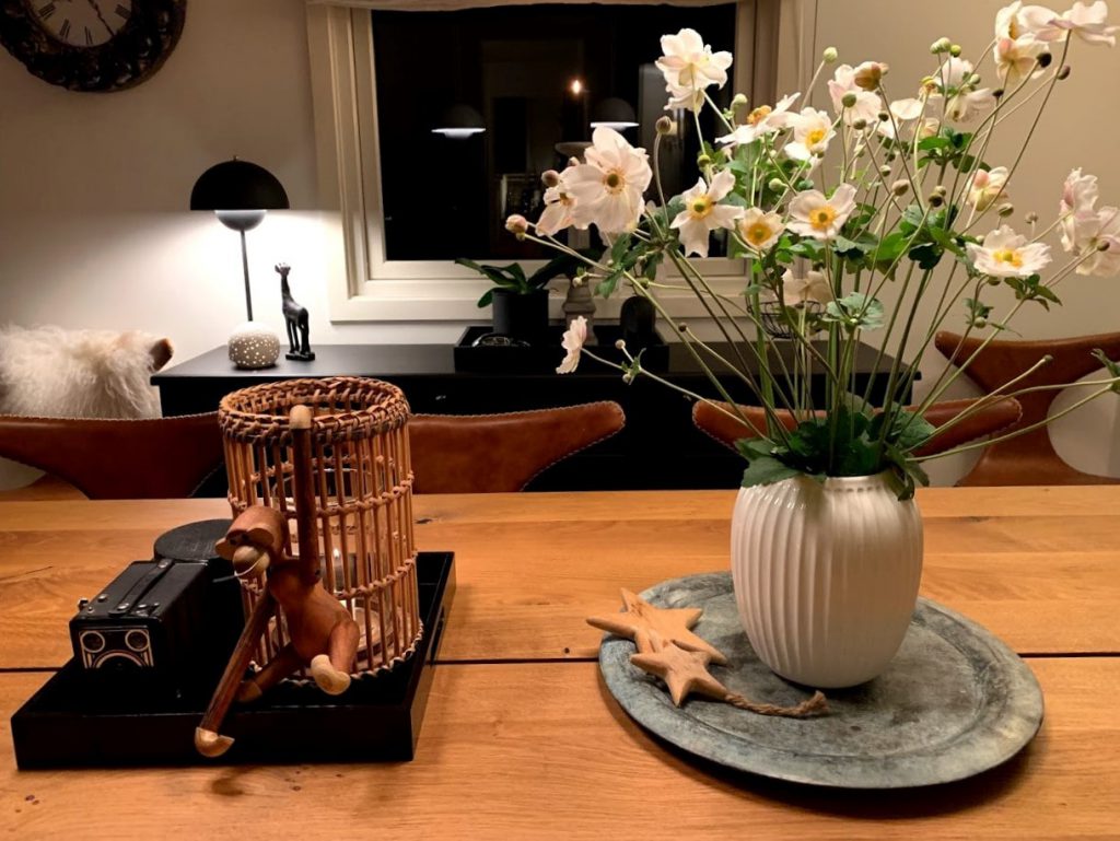 Velkommen fra hage til stue, Anemone - blomstervase i hvitt passer godt synes jeg IMG_4170 (2)-min